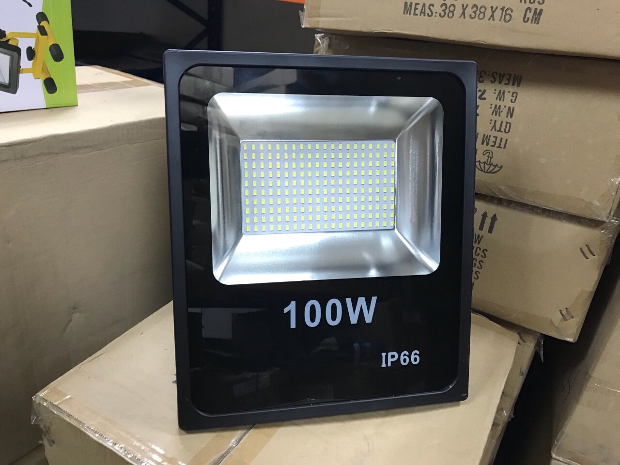 Đèn pha led 100w chip SMD chiếu ngoài trời