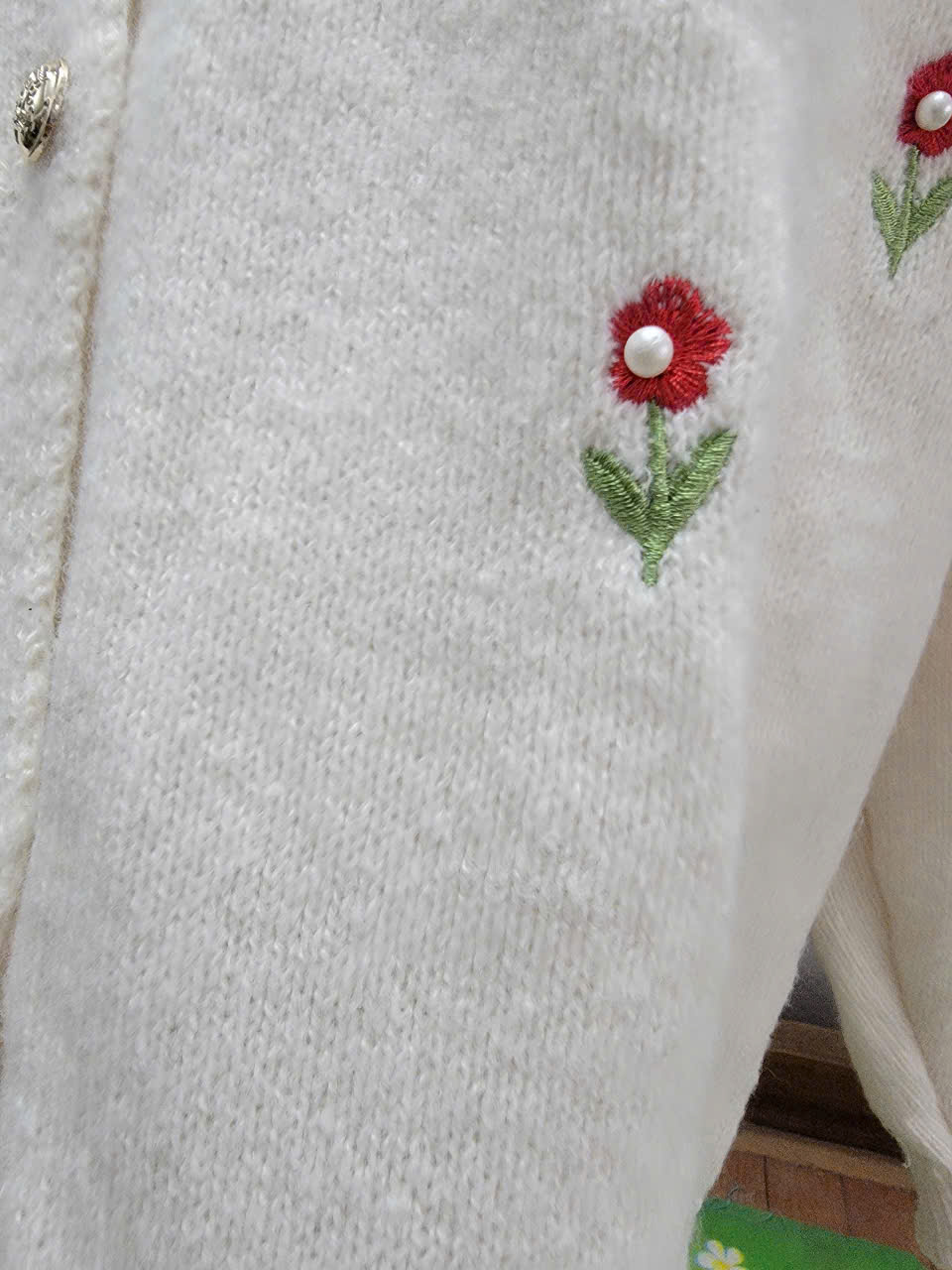 Áo len Cardigan màu trắng phối hoa đỏ (si tuyển) - Vân Phương Shop