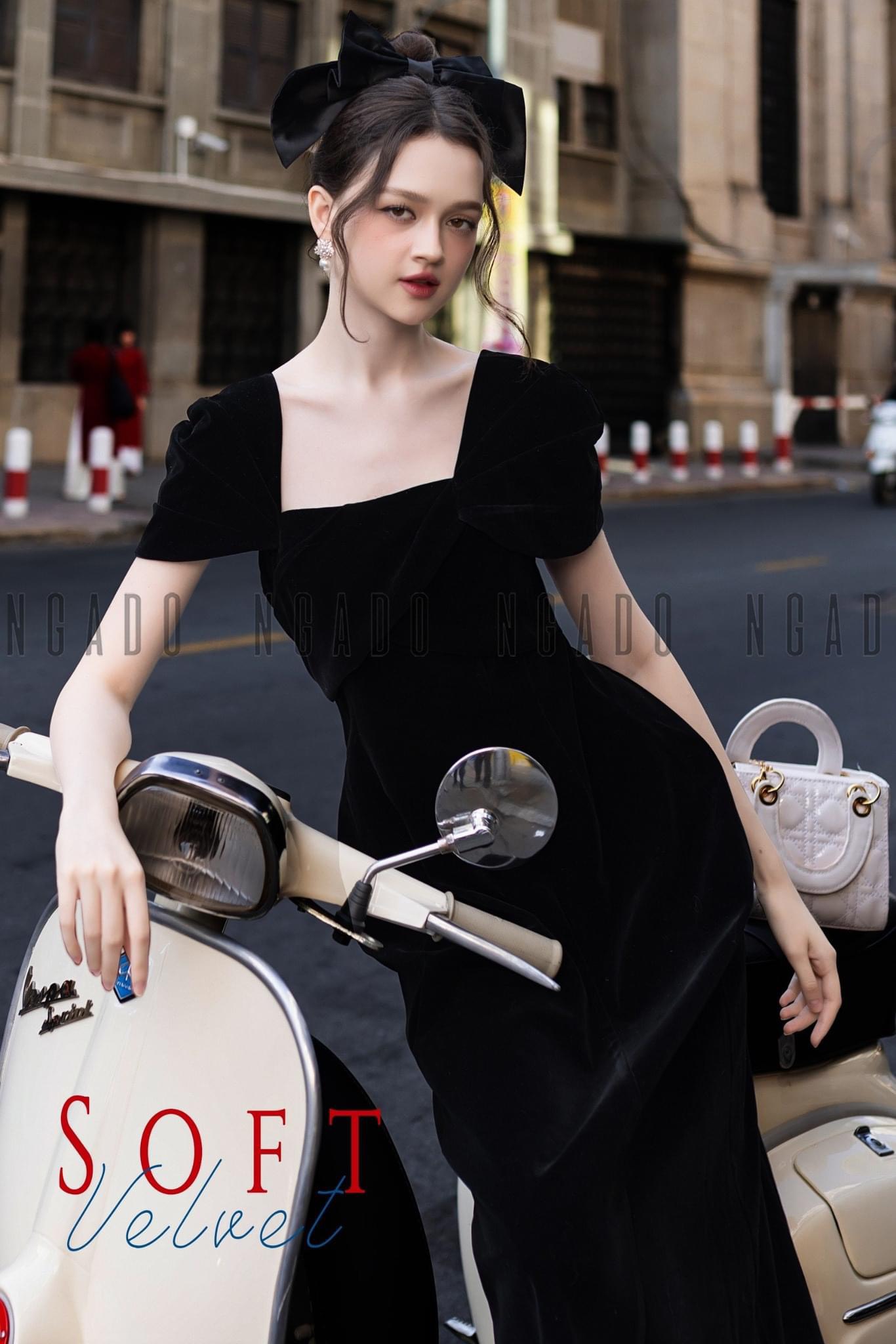 Đầm đen cổ vuông NGADO