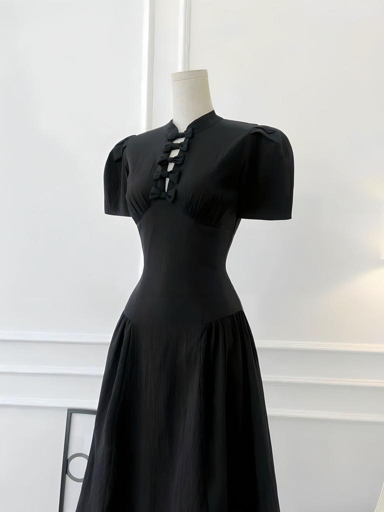 Đầm midi xoè đính nơ cổ