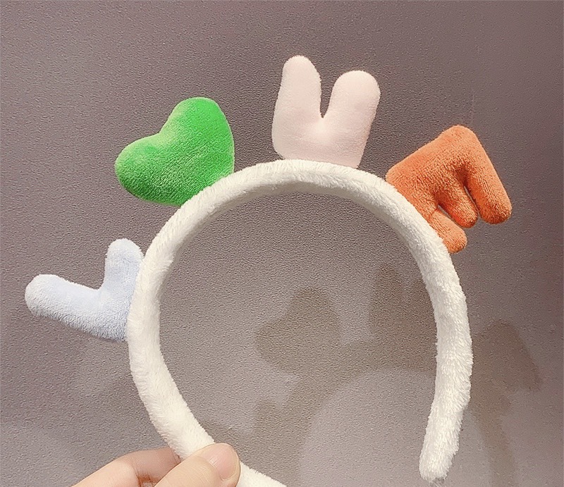 Cài tóc Trang Điểm Chữ Love Siêu Xinh Cho Các Nàng