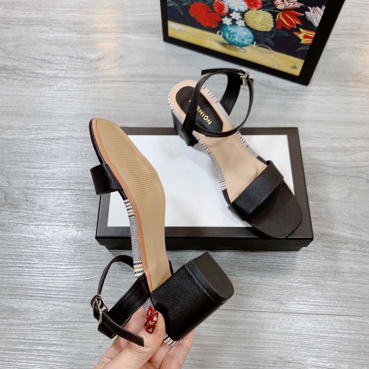 Giày Sandal Nữ Quai Ngang Đế Thấp