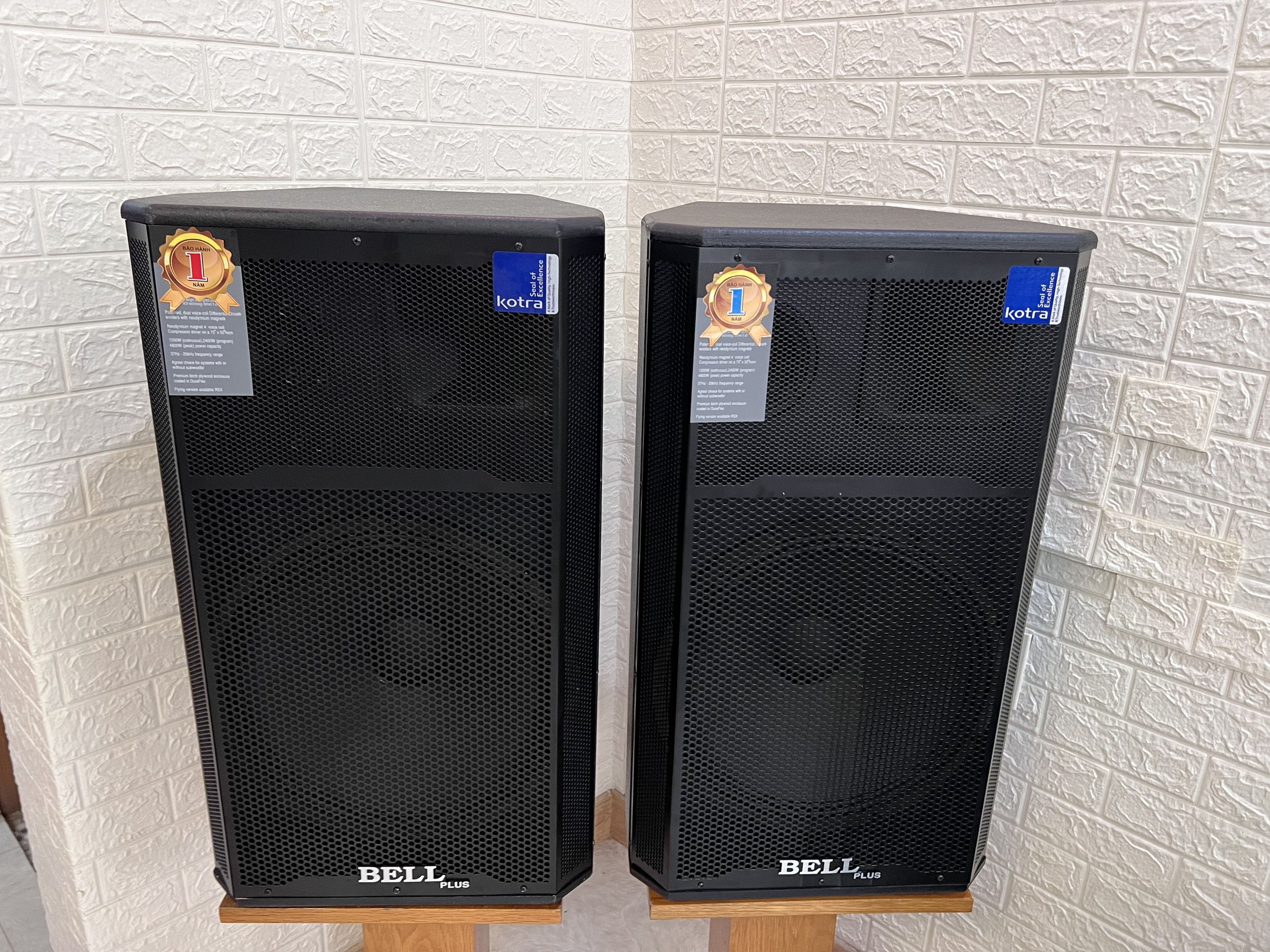 Loa đứng 4 tấc thùng sơn cao cấp Bellplus