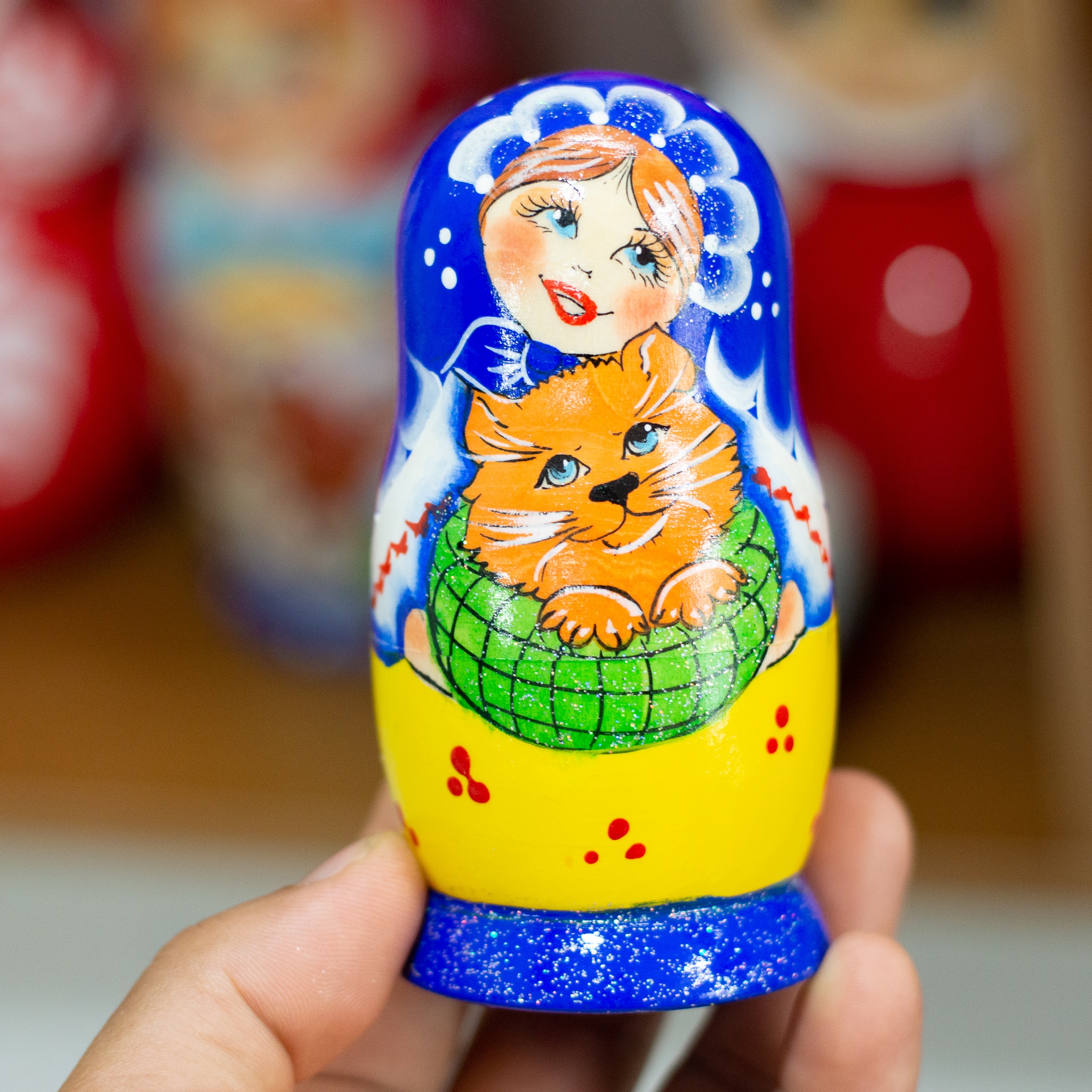 BỘ BÚP BÊ NGA MATRYOSHKA 5 LỚP CAO 12CM VẼ HOA VĂN "BÉ MISA ÔM MÈO" RẤT DỄ THƯƠNG