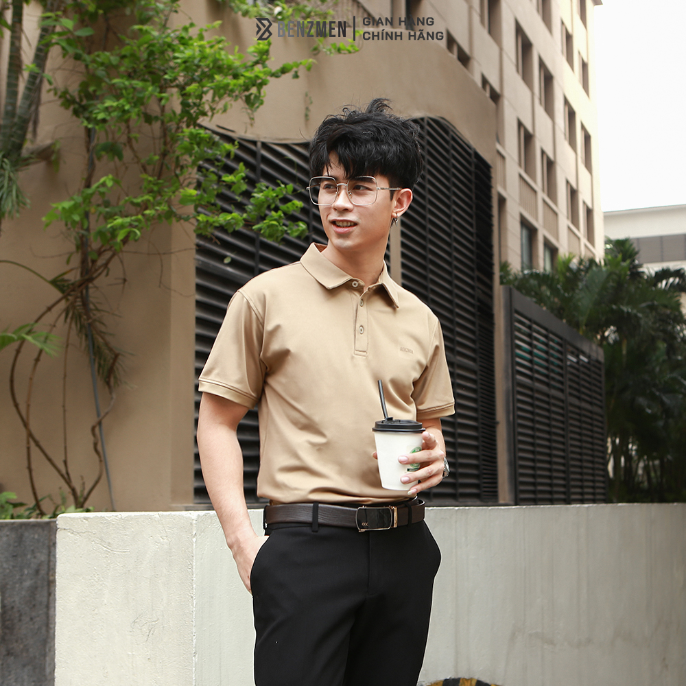 Áo Polo Cafe Benzmen chất liệu mềm mại, thoáng mát, màu nâu lạnh dễ dàng phối với nhiều outfit khác nhau. BEZMEN