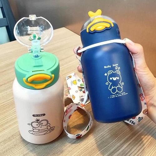 Bình Nước Giữ Nhiệt Inox 304 Cao Cấp Hình Vịt Con Đựng Nước Đi Học Cho Bé
