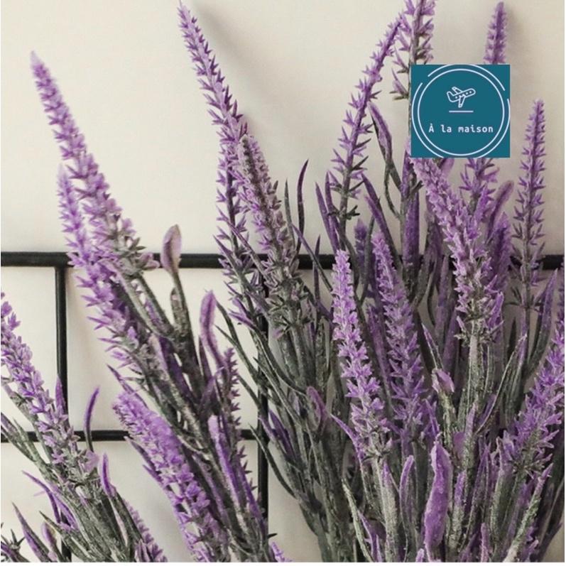 Cụm hoa lavender nhiều nhánh thanh mảnh cao 38cm dùng trong thiết kế trang trí nhà cửa, hoa cưới, hoa cô dâu