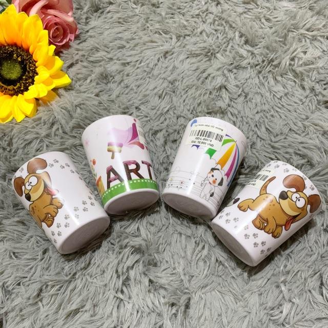 Ly nhựa nhỏ hoạt hình