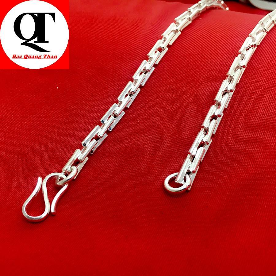 Vòng đeo cổ nam Bạc Quang Thản thiết kế kiểu dây tròn độ dài 50cm, trọng lượng có nhiều lựa chọn chất liệu bạc ta.