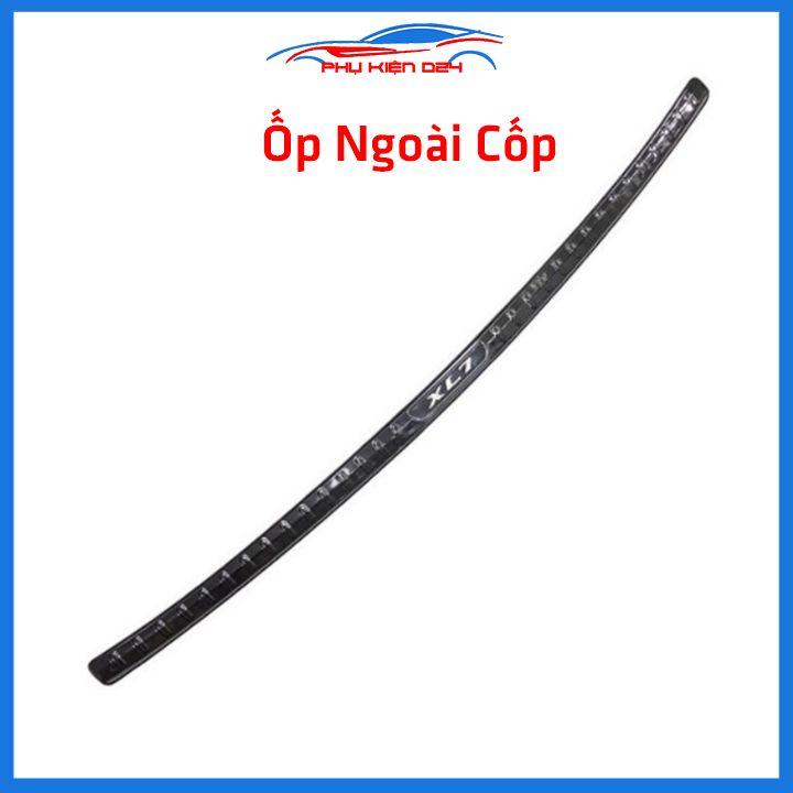 Ốp chống trầy cốp Suzuki XL7 2020 vân titan bảo vệ xe