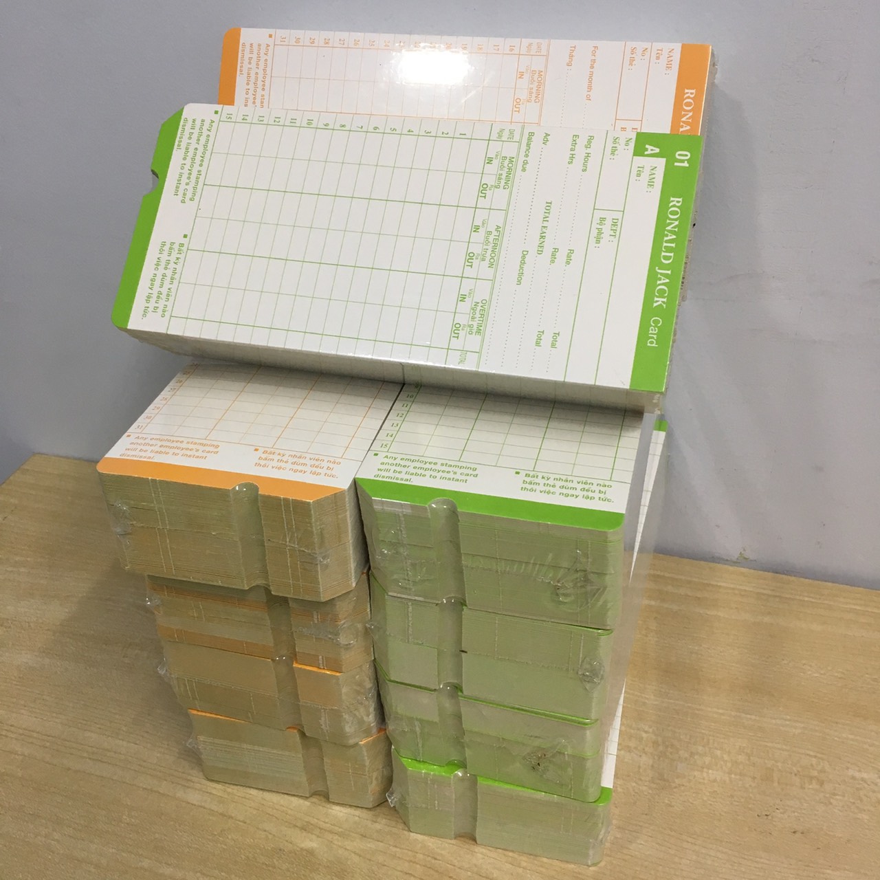 Thẻ chấm công 100 tờ