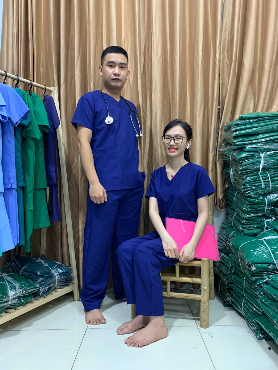 Bộ Scrubs bác sĩ NAM NỮ cao cấp màu XANH BÍCH 144 - Quần áo bác sĩ cổ tim cho hộ lý, y tá, điều dưỡng