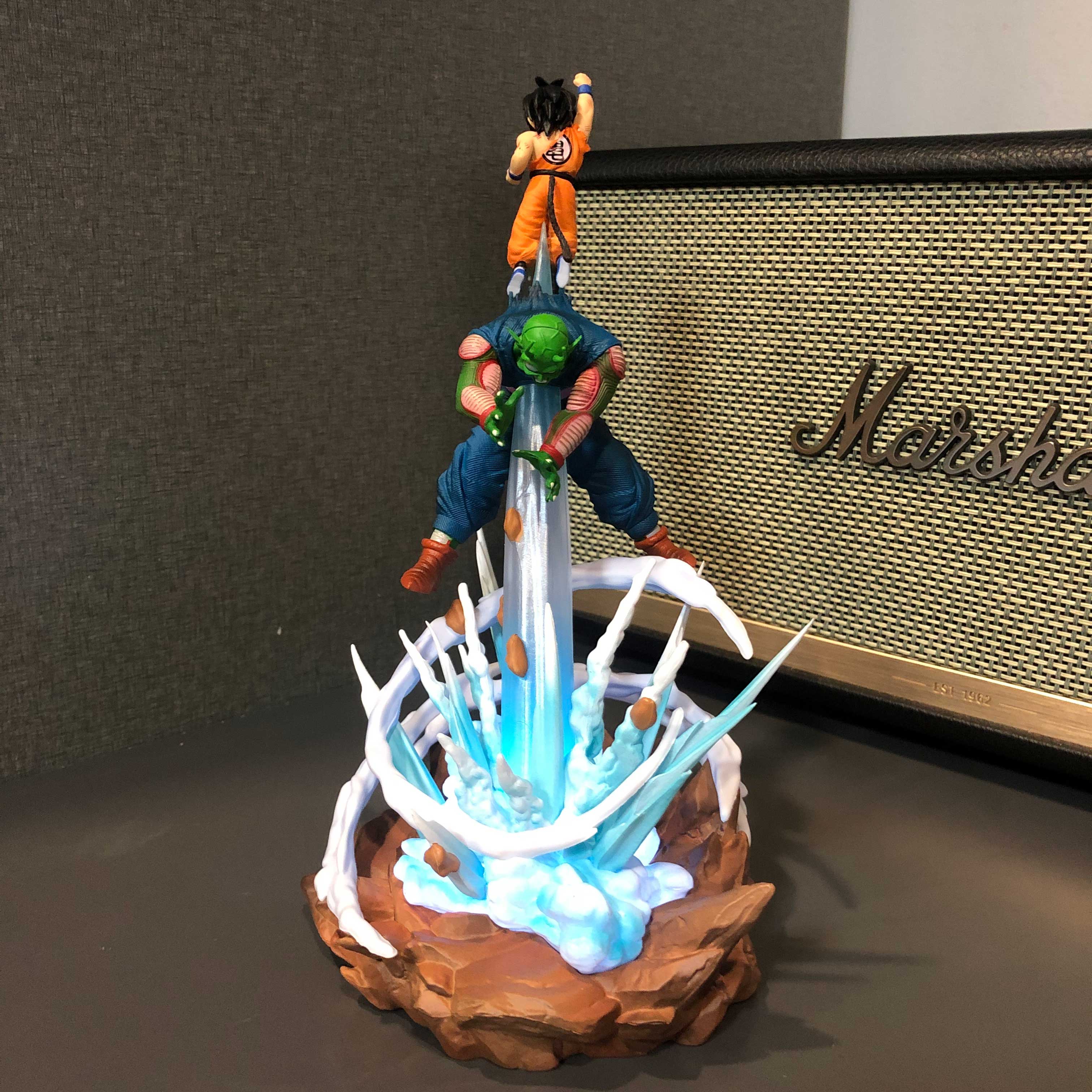 Mô hình Son Goku chiến đấu Piccolo 21 cm có LED - Dragon Ball