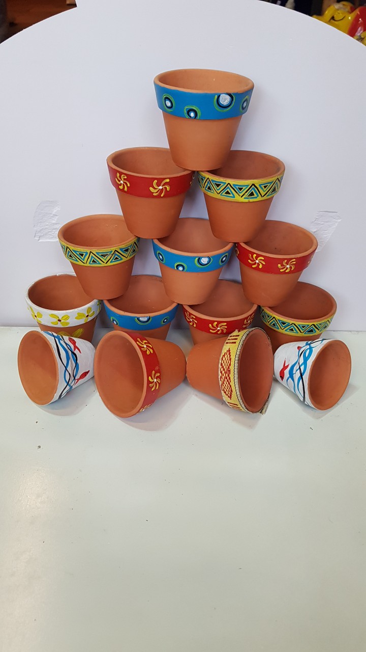 Chậu trồng cây bằng gốm, thích hợp trồng sen đá/ xương rồng, cây cảnh mini, hàng vẽ tay hoặc trang trí góc làm việc, học tập. Giao hoạ tiết  ngẫu nhiên từ HCM