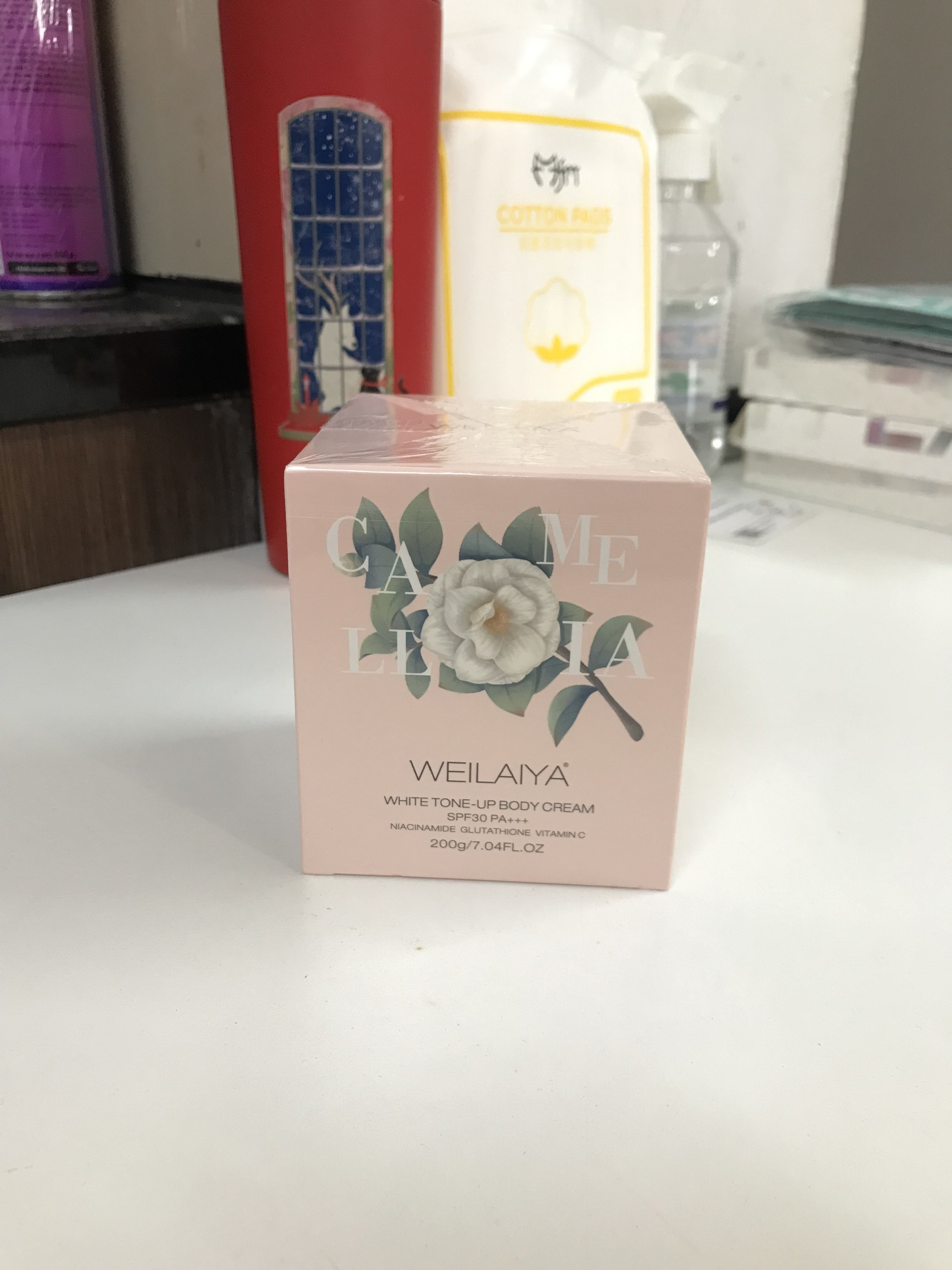 Kem dưỡng trắng da body hương hoa trà Weilaiya 200gram