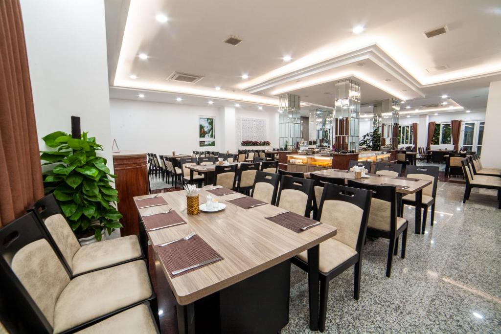 Combo 4N3D KS Rum Vang II Hotel Đà Lạt 3 Sao: VMB khứ hồi Hà Nội - Đà Lạt + Phòng Tiêu Chuẩn + Ăn sáng