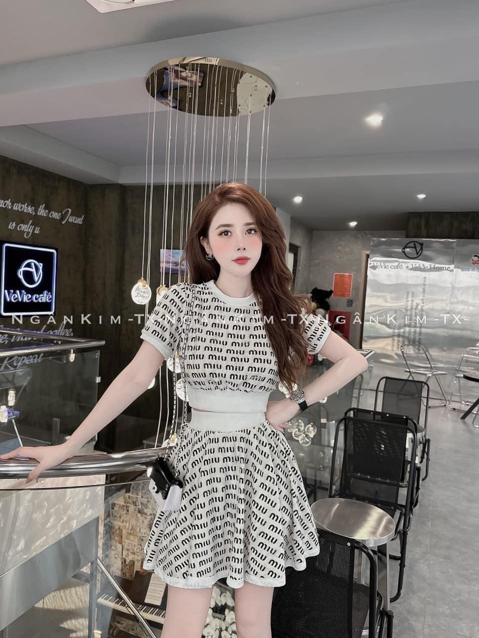 SET ĐI CHƠI, SET 2 MÓN ÁO CROPTOP TAY NGẮN BO EO PHỐI CHÂN VÁY NGẮN XÒE CỰC KUTE