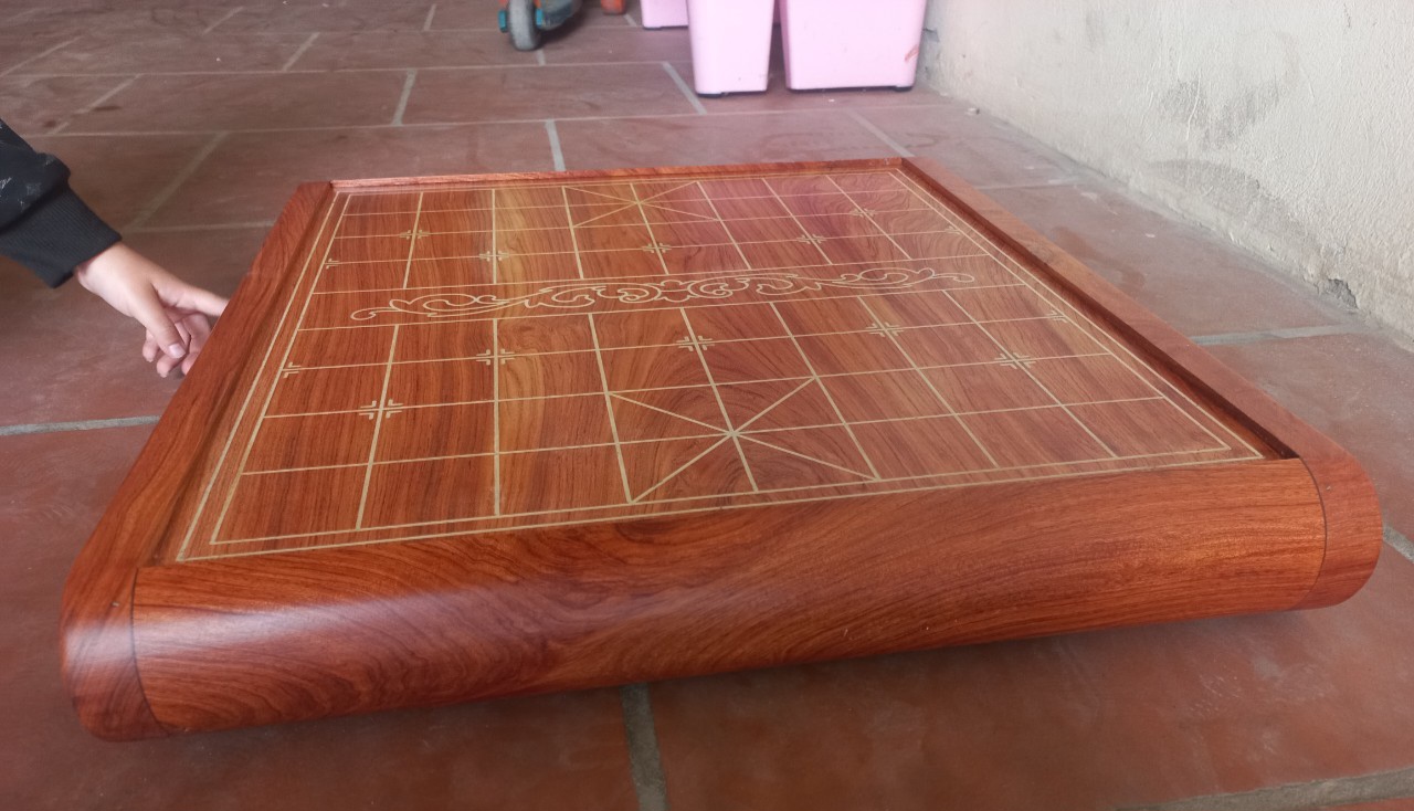 Bàn cờ tướng bằng gỗ hương đá víp kt 55×60×8cm