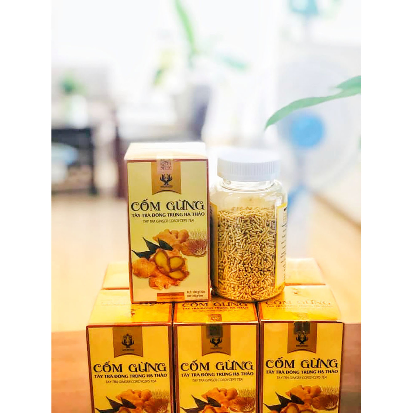 Cốm Gừng Tây Trà Đông Trùng Hạ Thảo Hoàng Linh Biotech  100% Đông Trùng Hạ Thảo  Có Vị Cay Giúp Làm Ấm Cơ Thể, Hỗ Trợ Tăng Cường Sức Đề Kháng Cho Cơ Thể , Ngăn Ngừa Cảm Cúm , Ho , Đau Cổ Họng,  Bồi Bổ Sức Khỏe