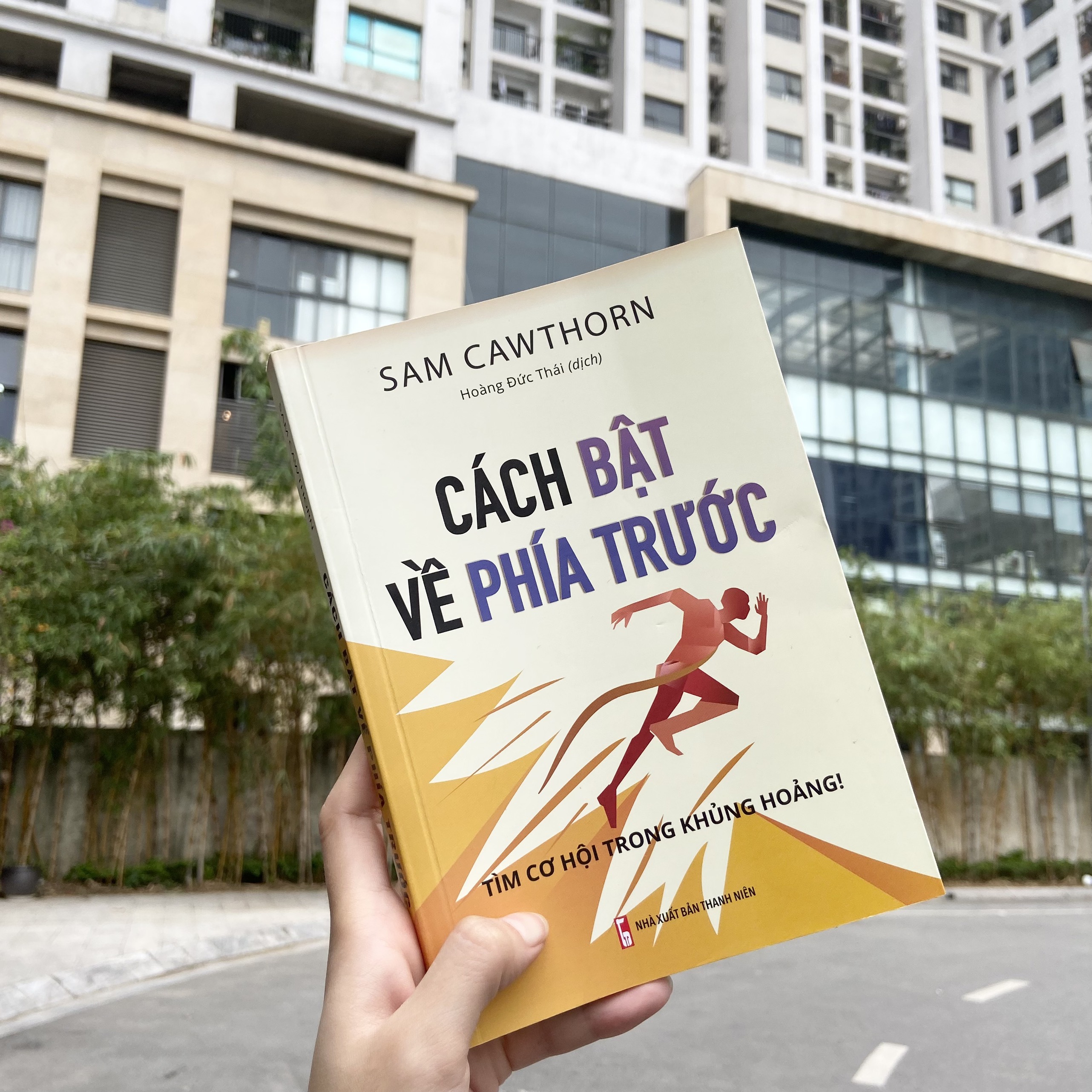 Sách: Cách Bật Về Phía Trước - Tìm Cơ Hội Trong Khủng Hoảng