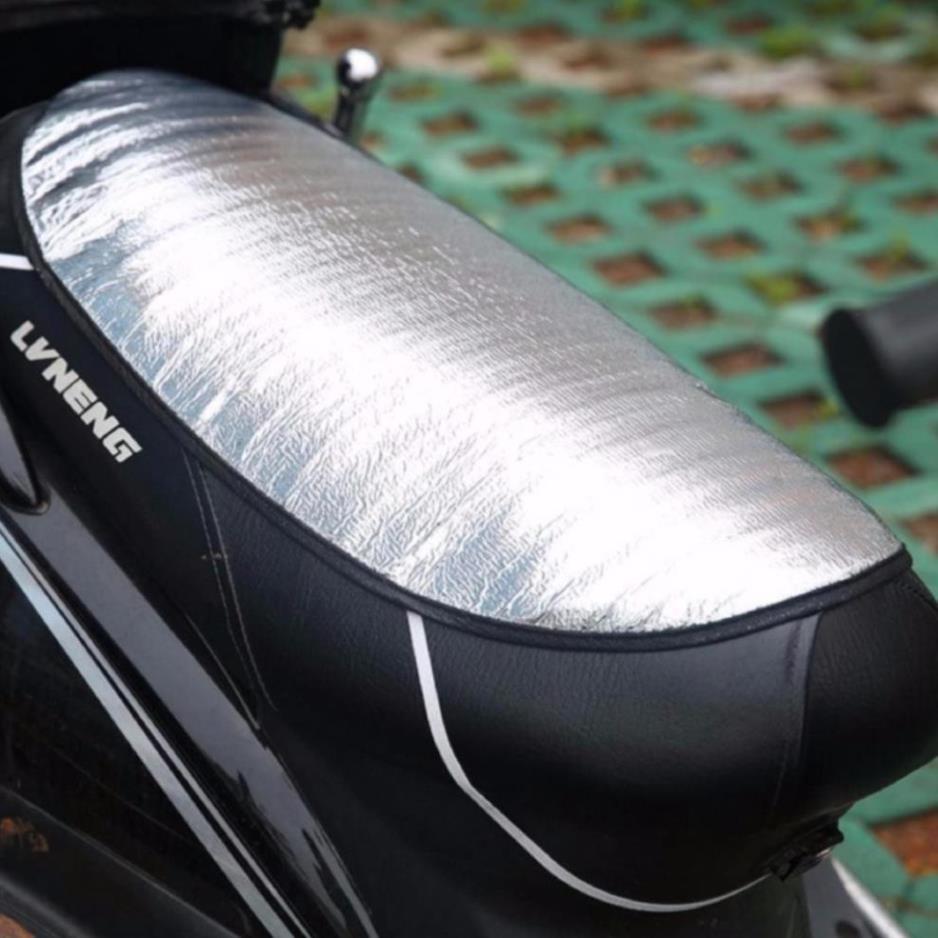 Tấm Lót, miếng bạc phản quang chống nắng chống nóng, che bụi, mưa cho yên xe máy - 60cmx35cm