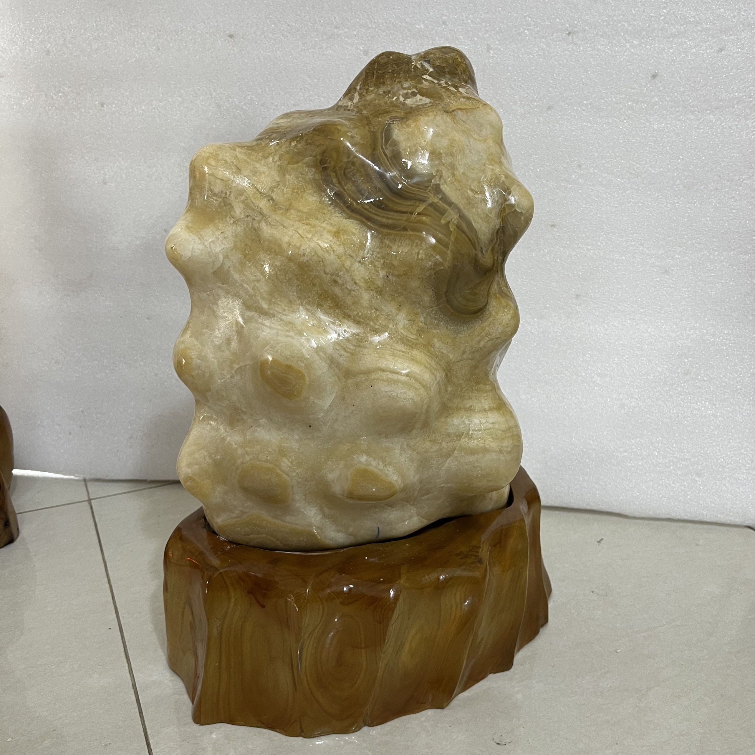 Đá trấn trạch, đá phong thủy cao 50cm, nặng 25 kg cho mệnh Kim và Thổ