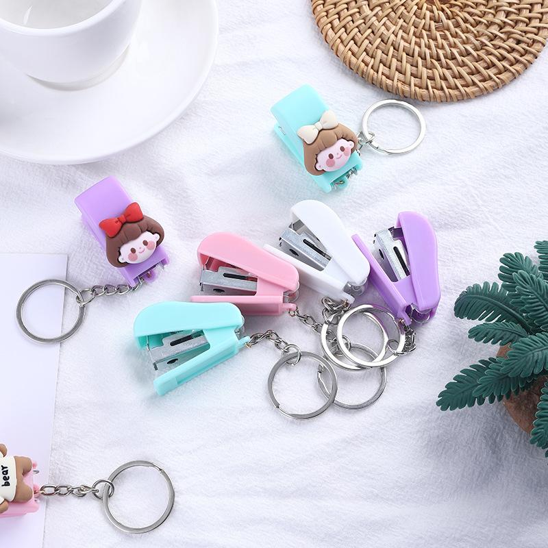 Bấm giấy đa năng cỡ nhỏ 3.9x1.6x2.7CM, nhiều màu đa dạng có thể dùng làm móc khóa PK1216