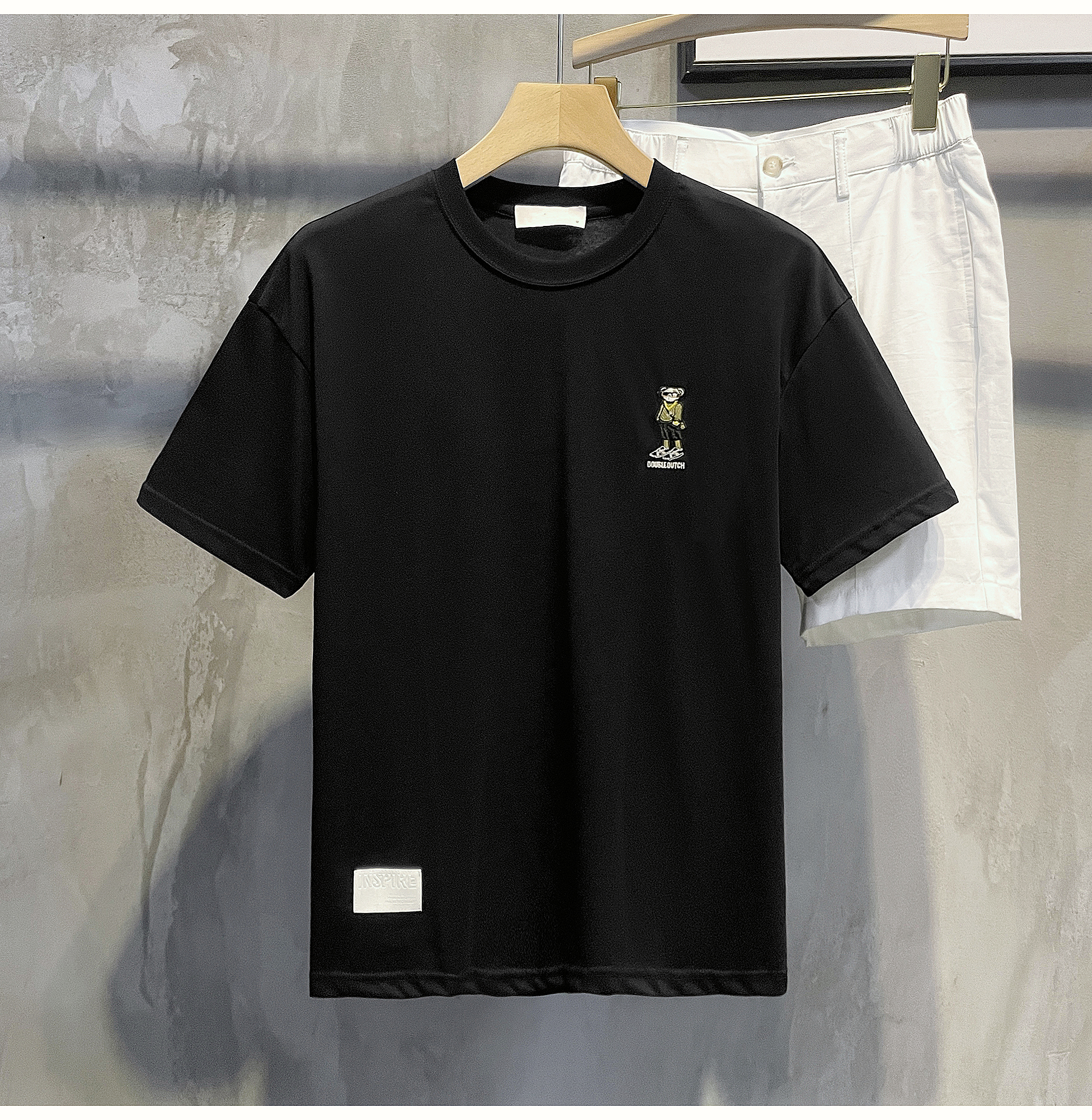 Áo thun nam ngắn tay cao cấp TC chất cotton co dãn, với thiết kế họa tiết logo thêu trước ngực và mặt sau phong cách trẻ trung, năng động, hợp thời trang-1382