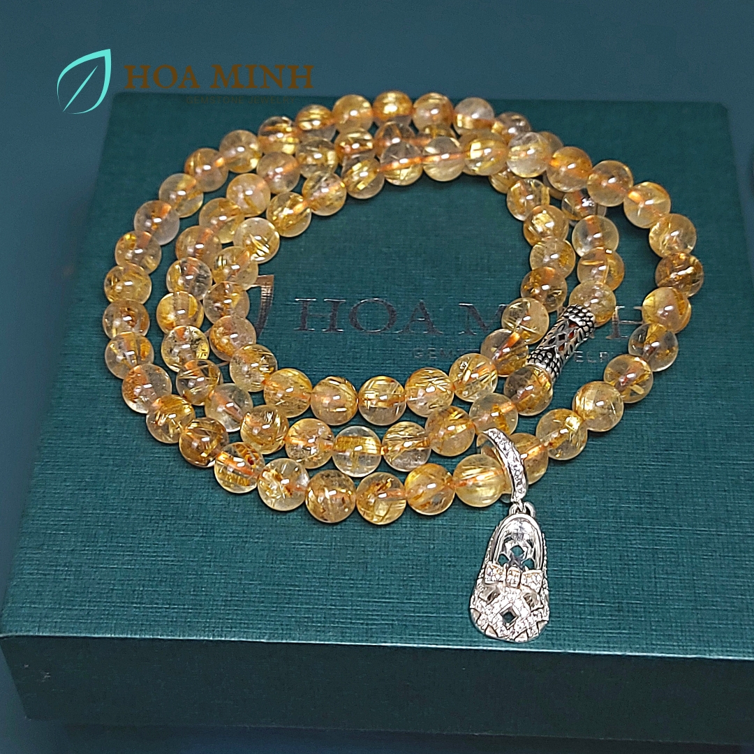 Vòng tay Thạch Anh Tóc Vàng thiên nhiên 6 li VIP quấn 3 vòng phối charm chiếc giày búp bê bạc ta chuẩn, hợp mệnh Kim Thổ