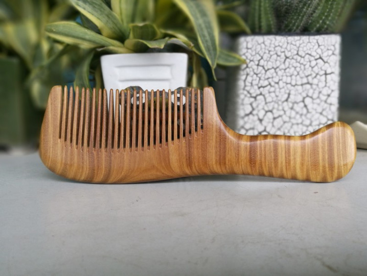 Lược gỗ bách xanh răng thưa và răng mau- lược gỗ chống tĩnh điện,hạn chế xơ rụng tóc -Quà tặng cao cấp- thatchatstore BX01 3