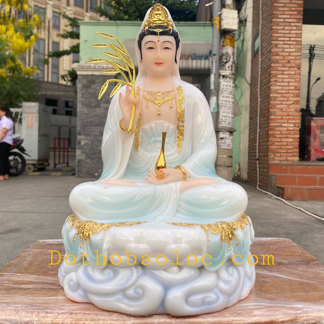 Tượng Quan Âm đá nhập khẩu cao cấp ngồi trên đài sen cao 30cm – Xanh