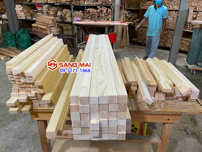 Thanh gỗ thông vuông 3cm x 3cm x dài 80cm + láng mịn 4 mặt