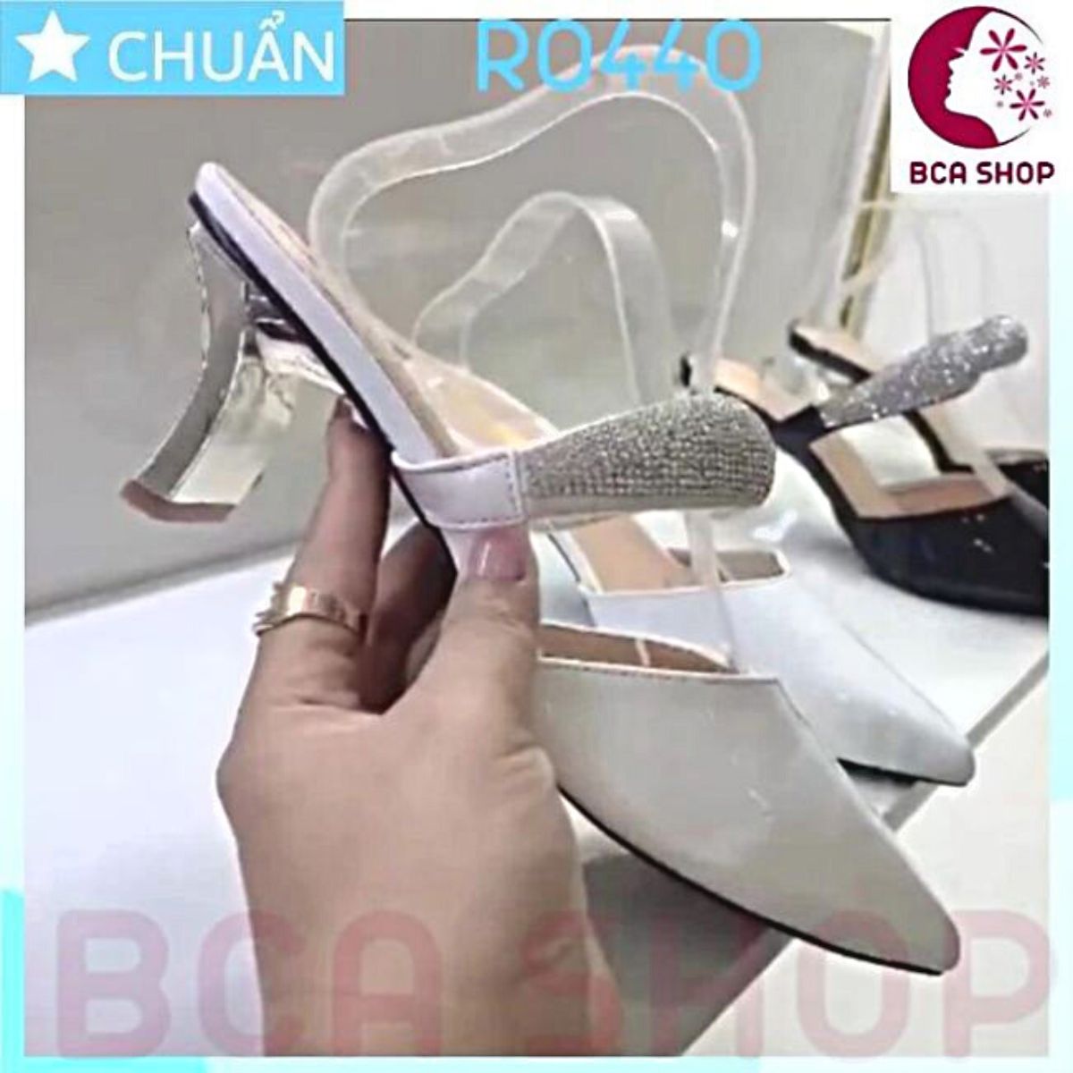 Giày cao gót nữ màu trắng 5p RO440 ROSATA tại BCASHOP quai ngang gắn hạt kim cương nhỏ, gót kiểu guốc sành điệu