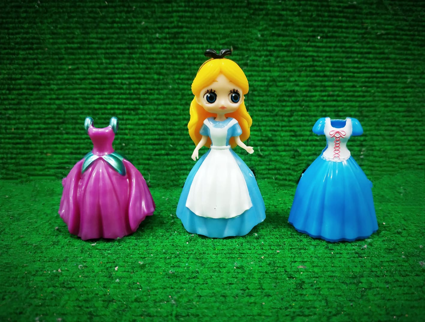 Đồ chơi búp bê thay váy: Set 1 búp bê công chúa Disney cổ tích kèm 3 váy dạ hội thời trang thay đổi