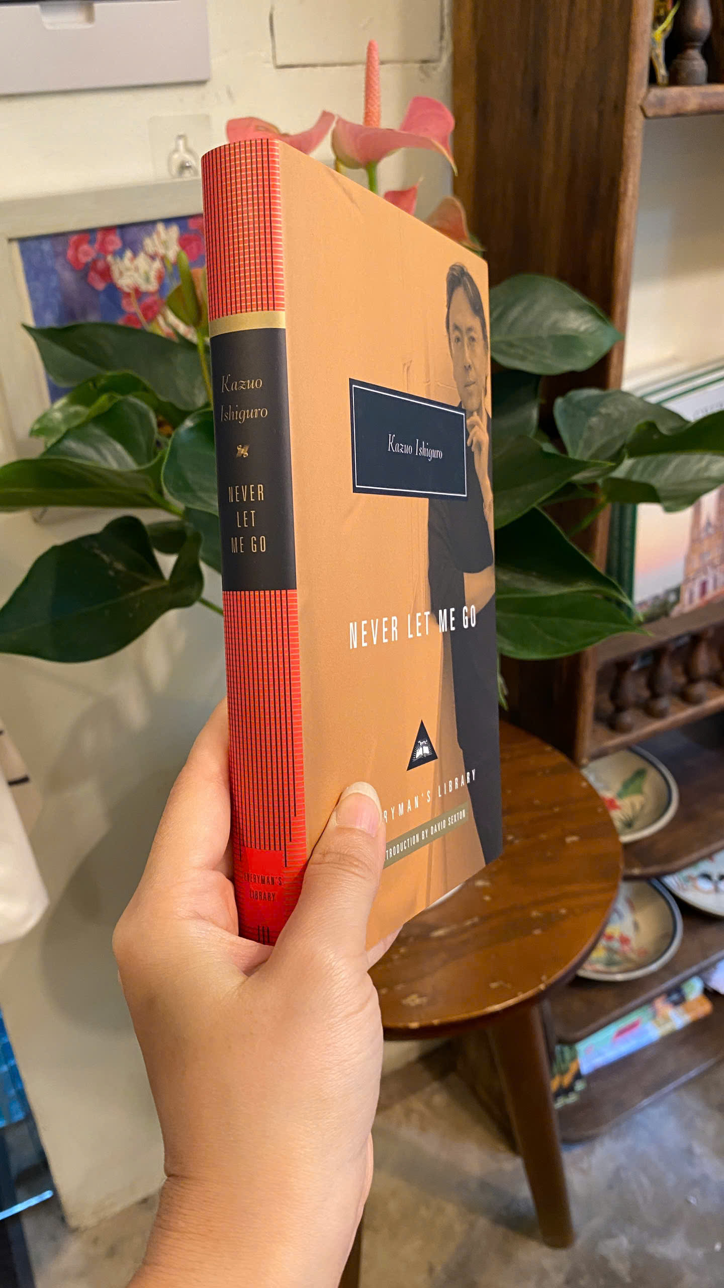 Sách - Never Let Me Go by Kazuo Ishiguro | Everyman’s Library / Classics / Ngoại văn Bìa cứng