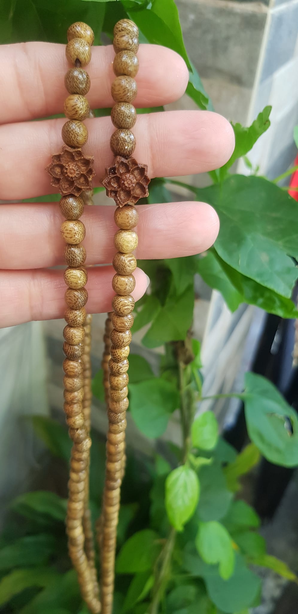 Vòng tay nữ gỗ trầm charm phối Bông Hoa Sen kiểu đeo quấn tay 4 vòng Size hạt 6mm thơm nhẹ đeo tay Ý nghĩa Vạn sự như ý may mắn rất đẹp ạ