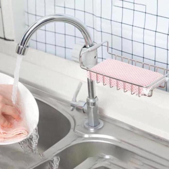 KỆ CÀI VÒI RỬA BÁT ĐỂ KHĂN VÀ RẺ RỬA BÁT TIỆN DỤNG BẰNG INOX