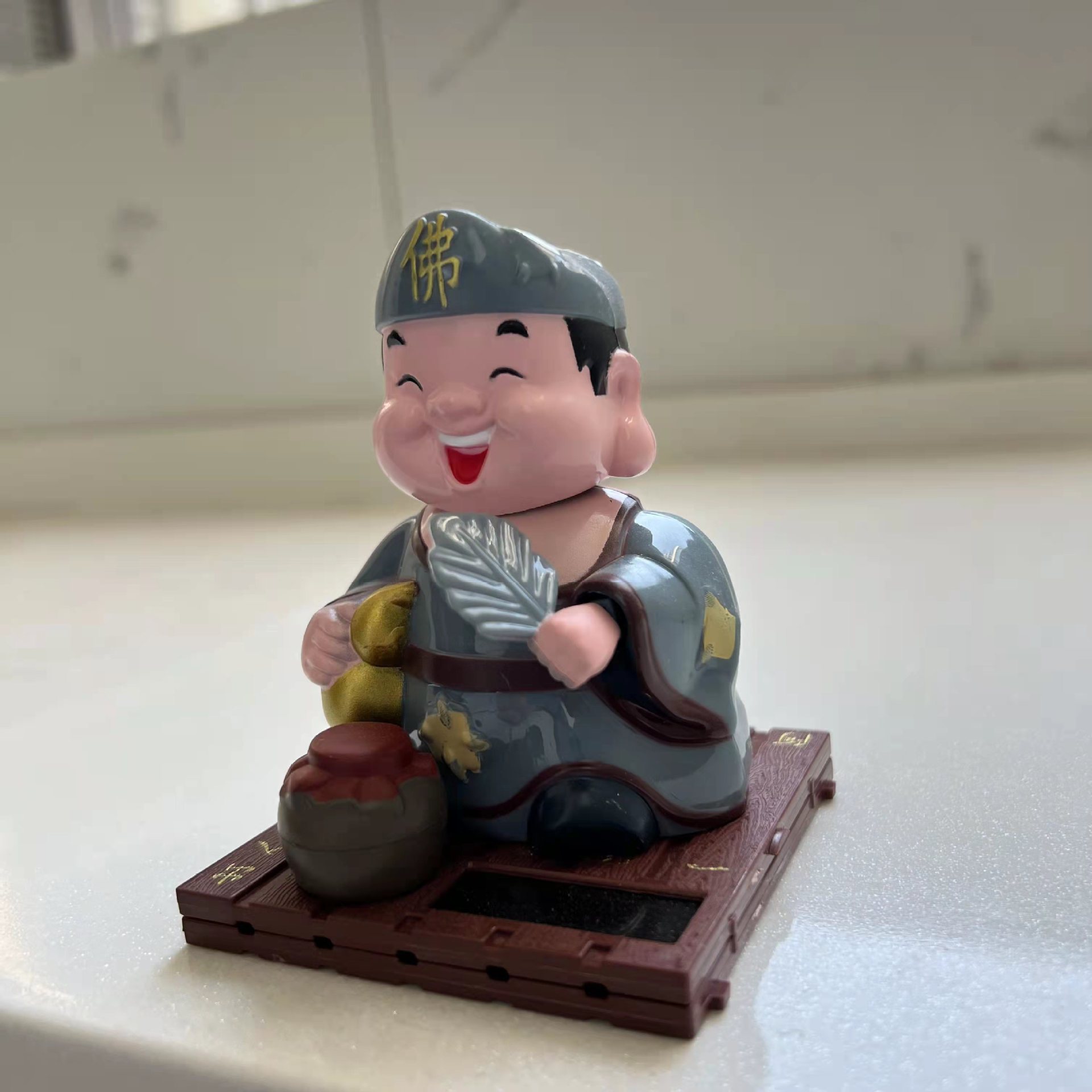 Tượng Tế Công Gật Gù Năng Lượng