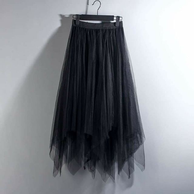 Chân váy tua nhọn cá tính