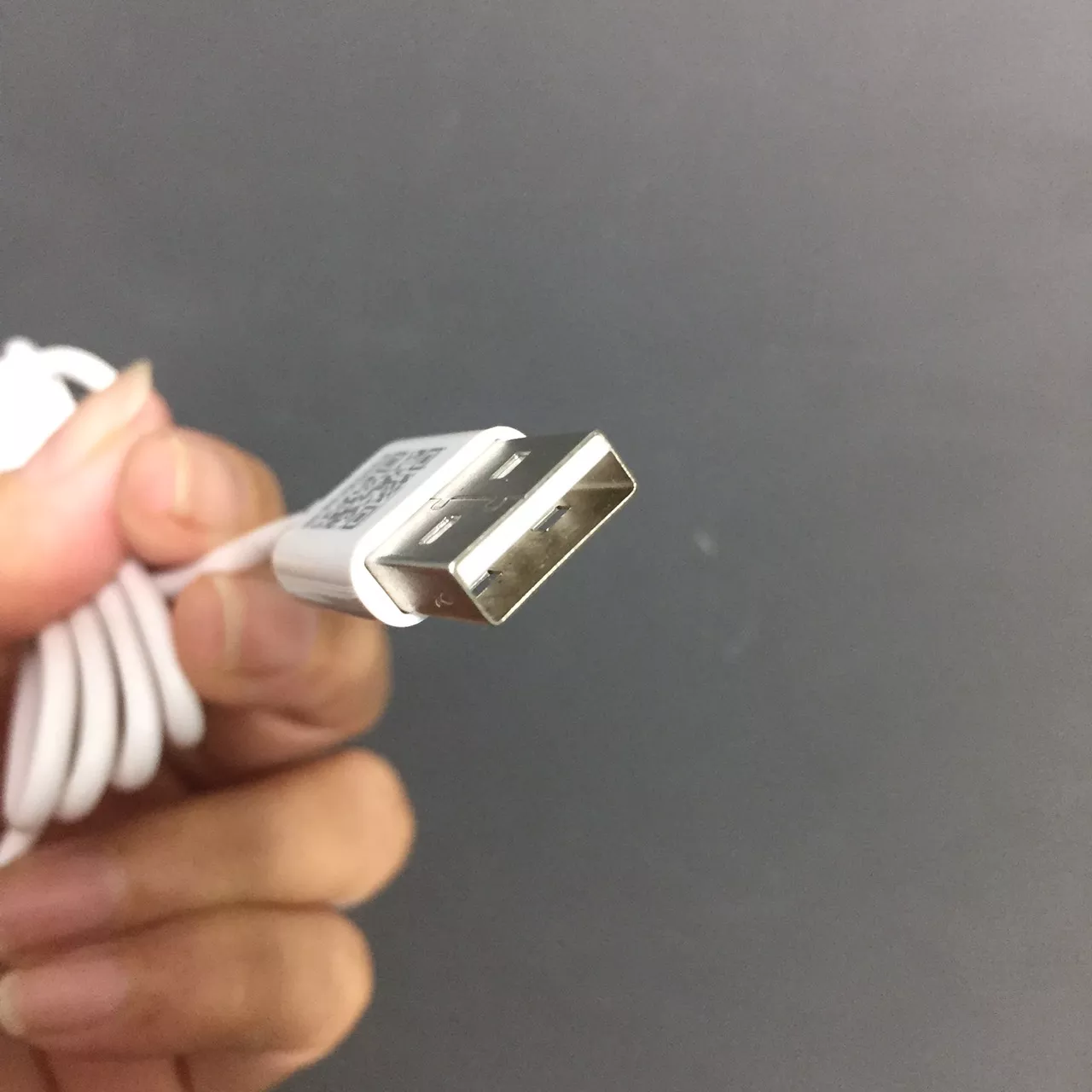 Cáp sạc cho ip 2.4A dây trắng nhỏ giống dây nguyên bản  thương hiệu Pisen AL05 (90cm) _ Hàng chính hãng