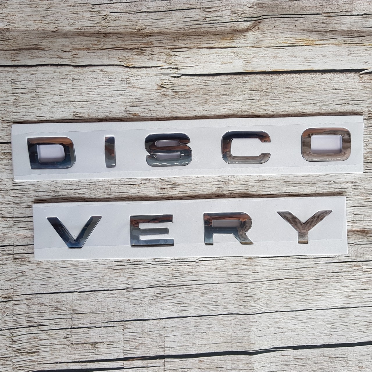 Tem DISCOVERY chữ nổi dán trang trí nắp CAPO ô tô