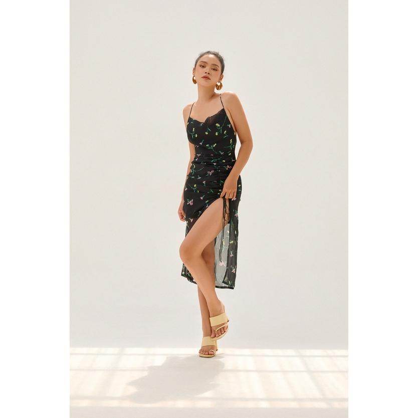 Nene Clothing - Đầm hoa đen xẻ tà dây rút