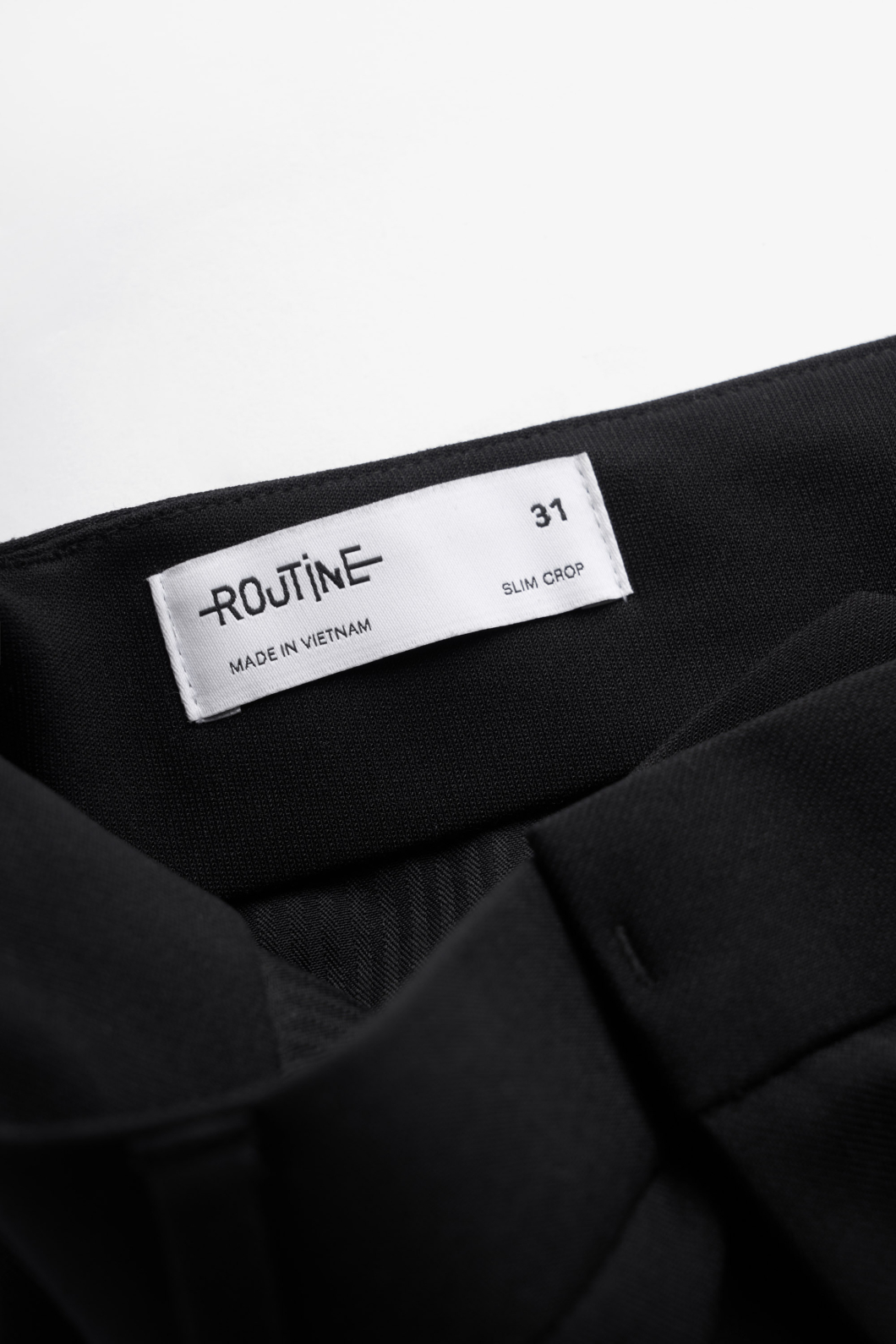 Quần Âu Nam ROUTINE Twill Ống Ôm Xếp Ly Trơn Form Slim Crop - 10F23PFO001R1 | LASTORE MENSWEAR