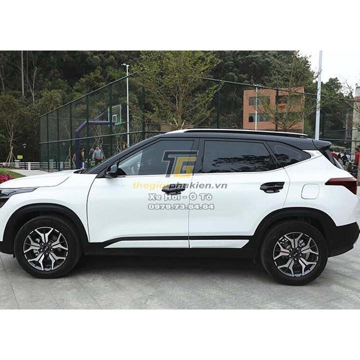 Bộ ốp tay nắm cửa xe Kia Seltos vân Carbon - Tặng miếng dán trong suốt chống xước hõm cửa