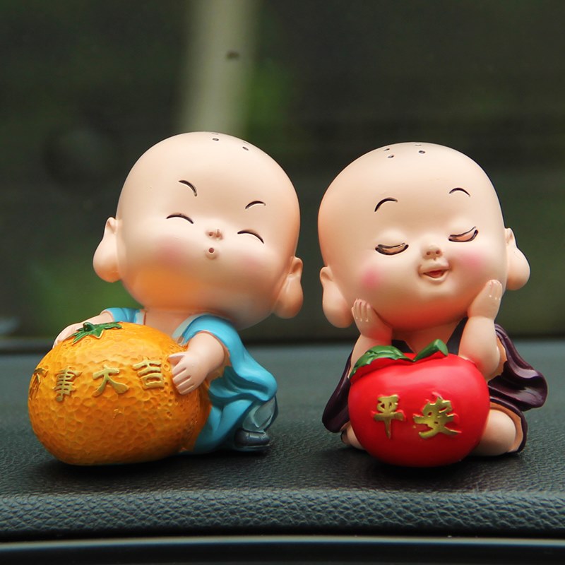 Tượng chibi chú tiểu cát tường - Chú tiểu bên quả cam vàng