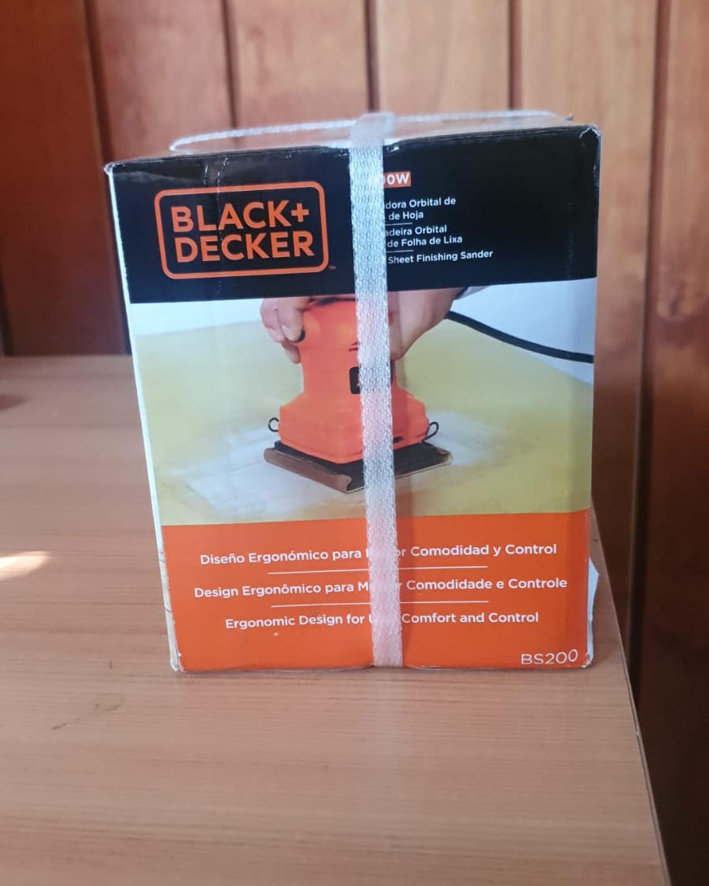 Máy chà nhám vuông 200w BLACK &amp; DECKER BS200-B1- Hàng chính hãng