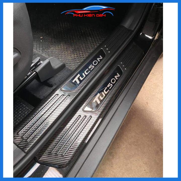 Bộ nẹp bước chân trong ngoài vân Cacbon xe Tucson 2016-2017-2018-2019-2020 chống trầy làm đẹp ô tô