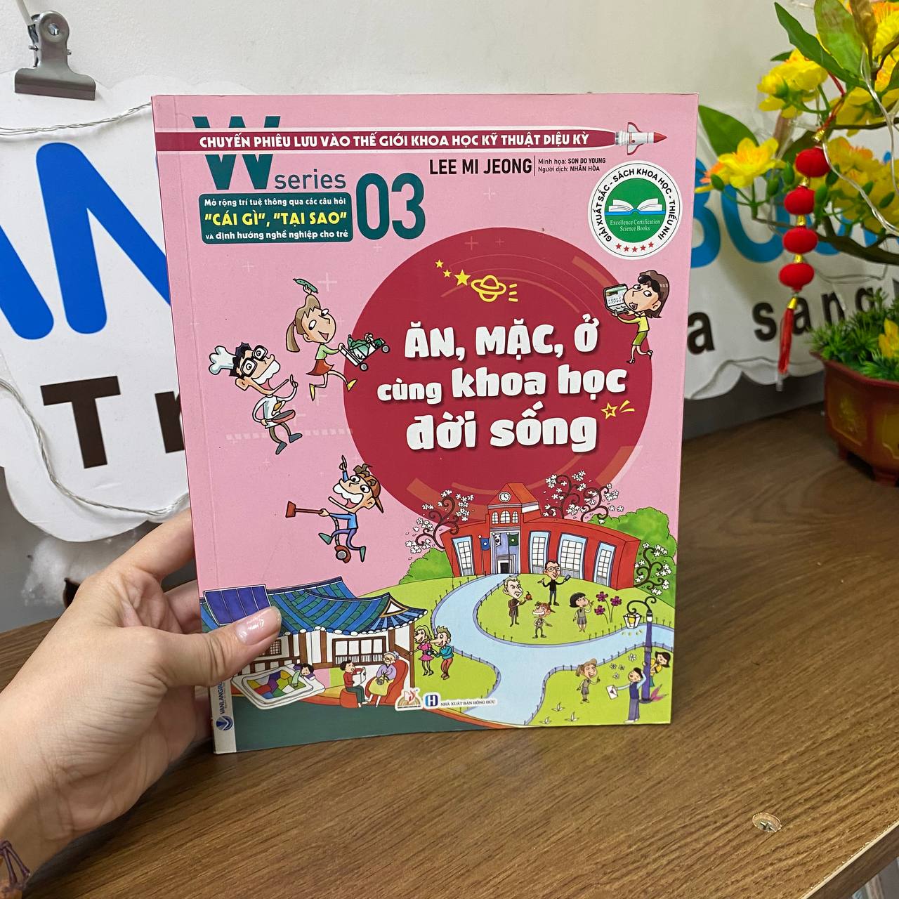 W Series 03: Ăn, Mặc, Ở Cùng Khoa Học Đời Sống - Vanlangbooks