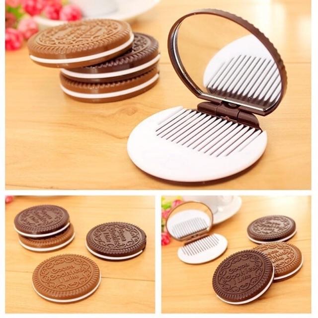 Gương trang điểm kèm lược hình bánh quy chocolate