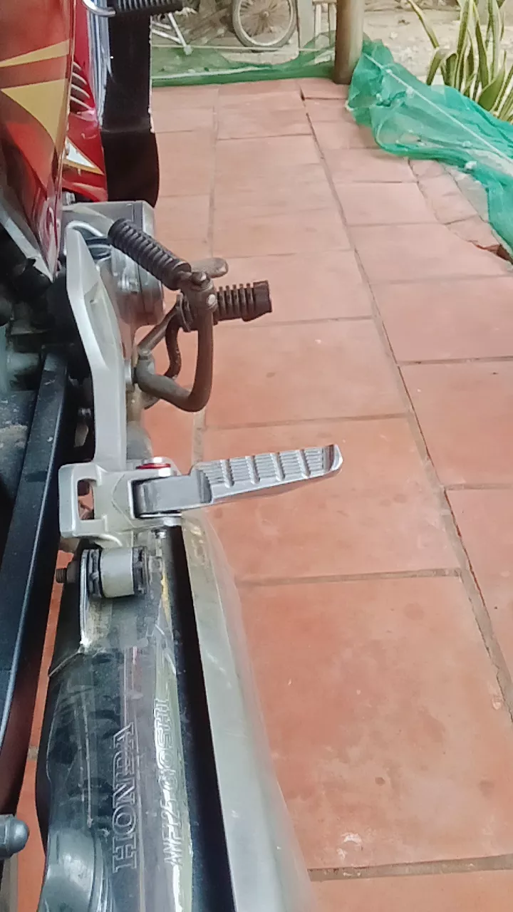 Gác chân ĐÚC Gcraft tặng kèm long đền kitaco đỏ và chốt gác chân INOX gắn xe máy Siêu Rẻ Đẹp